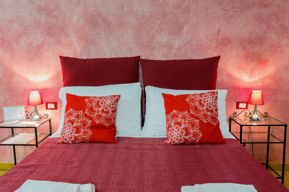 Bed, Photo of the whole room, Decorative detail, Bedroom