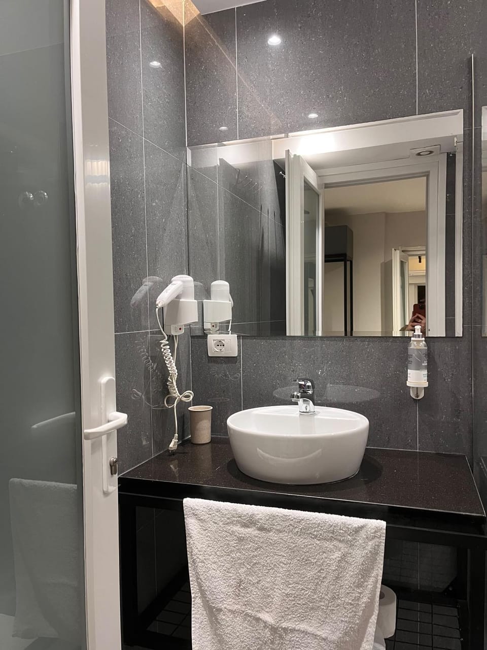 Shower, Bathroom, towels