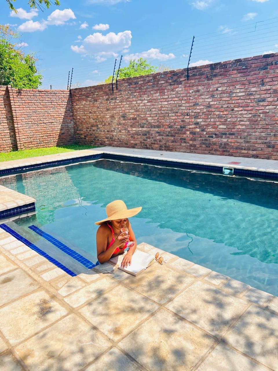Pool view, Swimming pool, sunbed