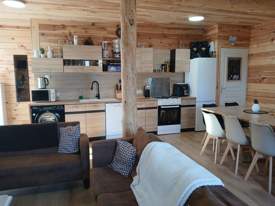 Kitchen or kitchenette, Living room