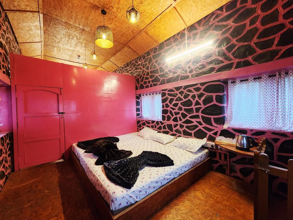 Pink House Highland Vattakanal Country House in Kodaikanal