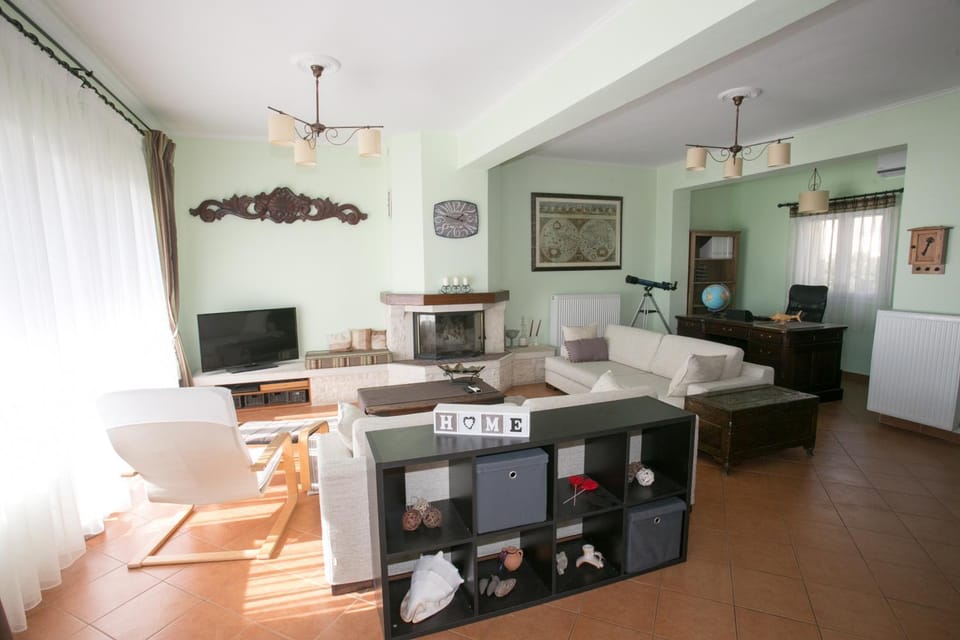 Communal lounge/ TV room, Living room