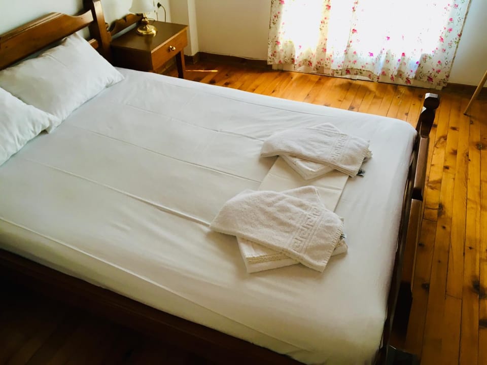 Bed, View (from property/room), Balcony/Terrace, Bedroom, Mountain view, heating, locker, air conditioner