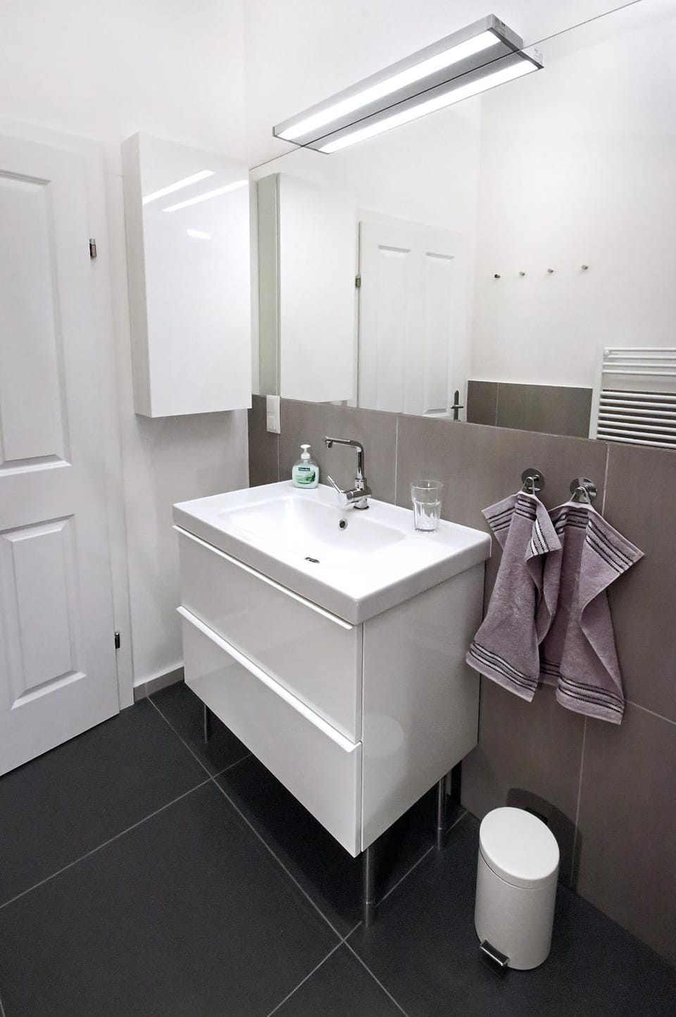 Bathroom, towels