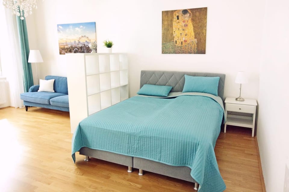 Bed, Living room