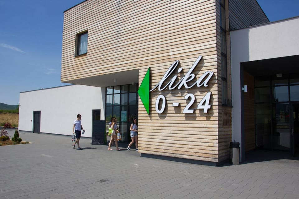 Facade/entrance