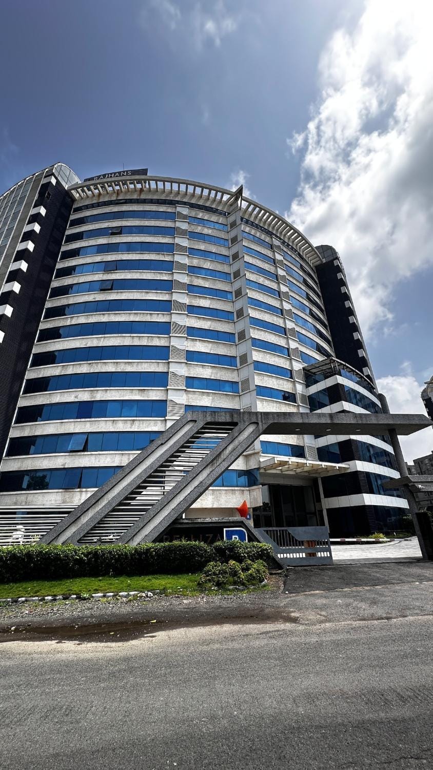 Luxury 2BR - Near Airport - Pool & Gym - Rajhans Belliza B Apartment in Gujarat