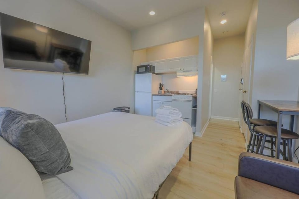 Rustic Studio in the South End Apartment in Back Bay