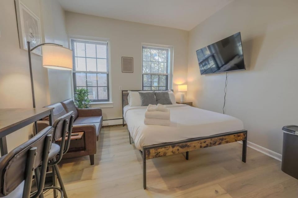 Rustic Studio in the South End Apartment in Back Bay