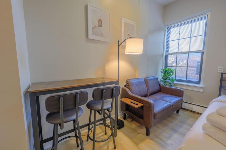 Rustic Studio in the South End Apartment in Back Bay