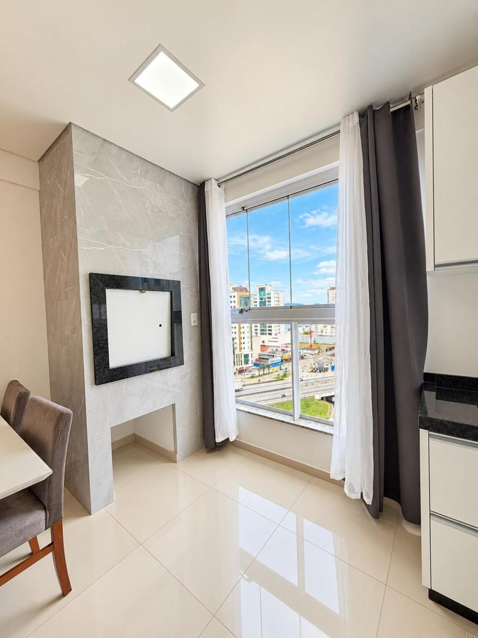 Apto novo com vista mar em Meia Praia Apartment in Porto Belo