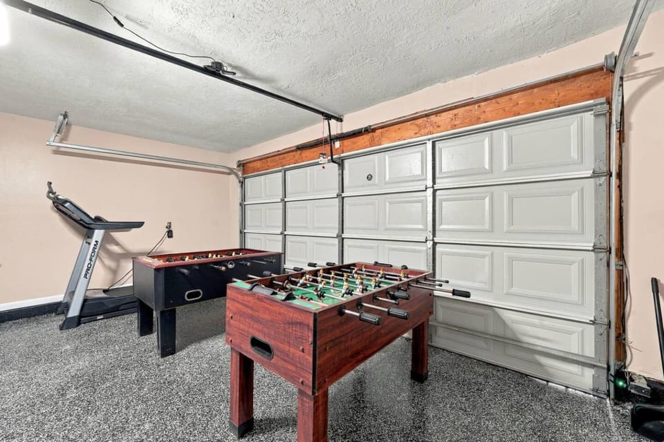 Spacious 5BR - Game Room - Gym - Fenced Backyard House in Concord