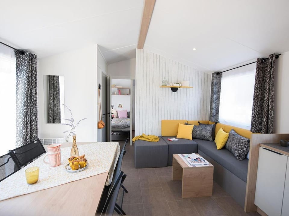 Mobil home spacieux, animaux admis - 8 pers. - FR-1-1020-25 Campground/ 
RV Resort in Saint-Jean-de-Monts
