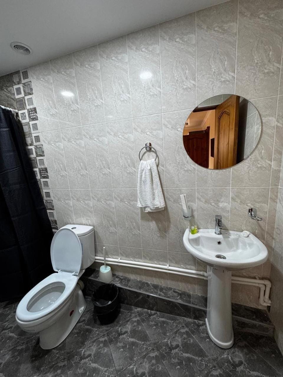 Shower, Toilet