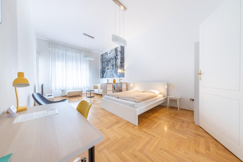 Bed, Living room