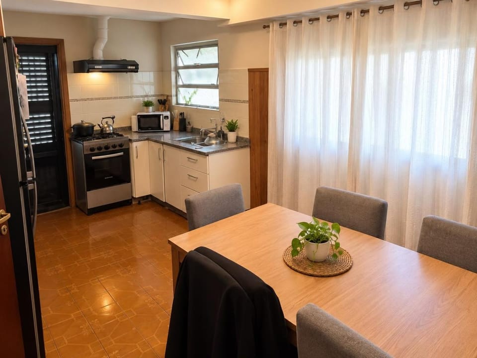 alojamiento para la visita del papa House in Luján