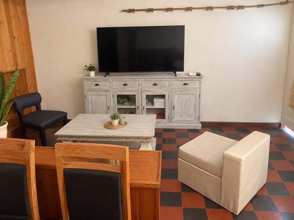 alojamiento para la visita del papa House in Luján
