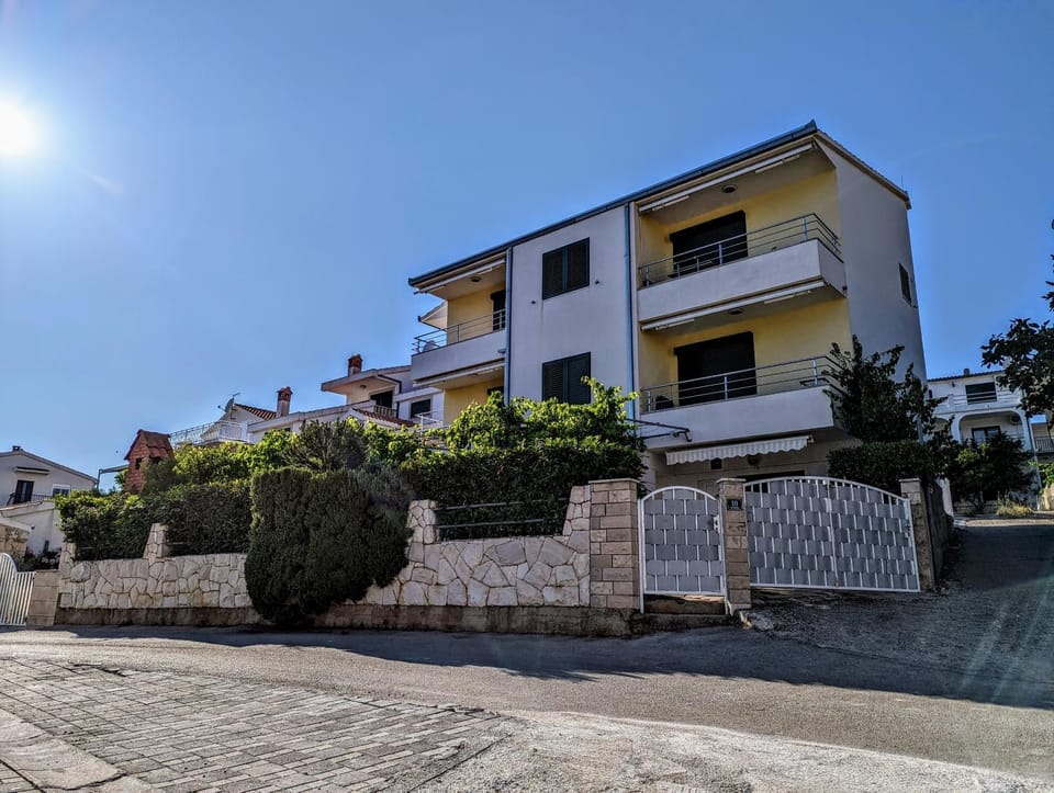 Villa Miki Apartment in Okrug Gornji