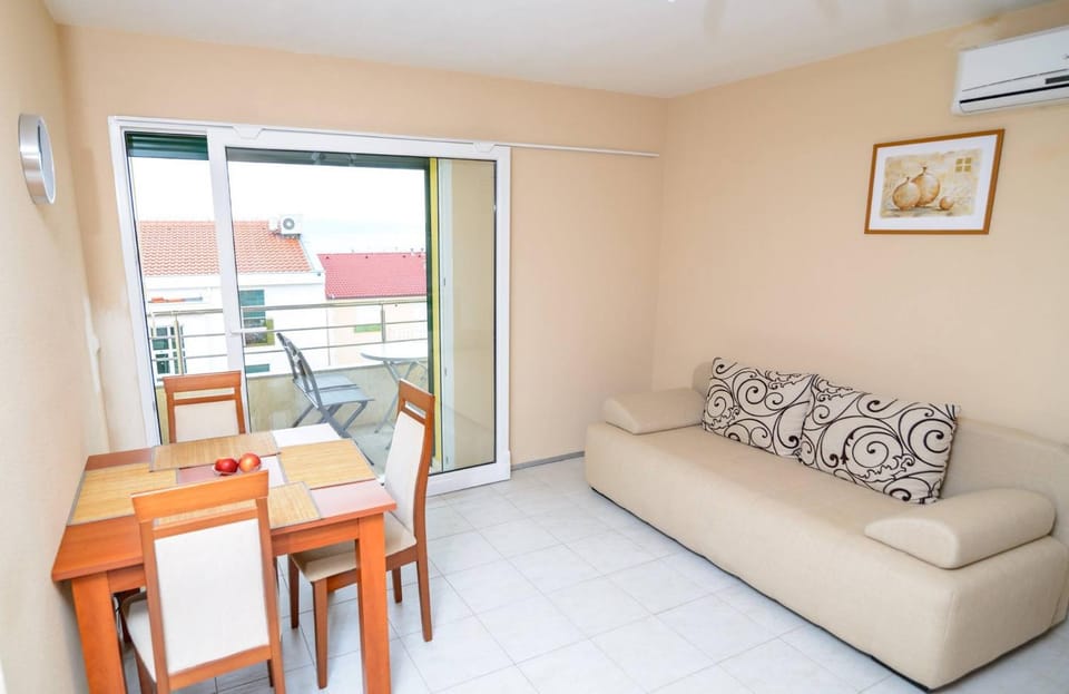 Balcony/Terrace, Living room, Seating area, Dining area