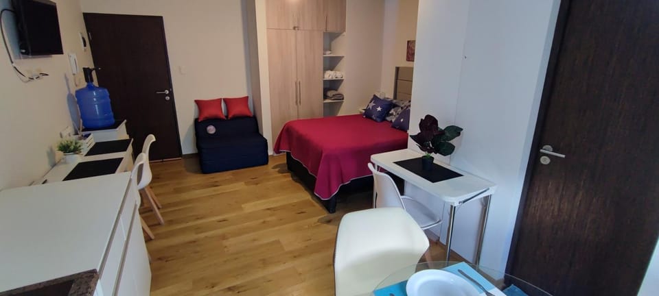 Photo of the whole room, Seating area
