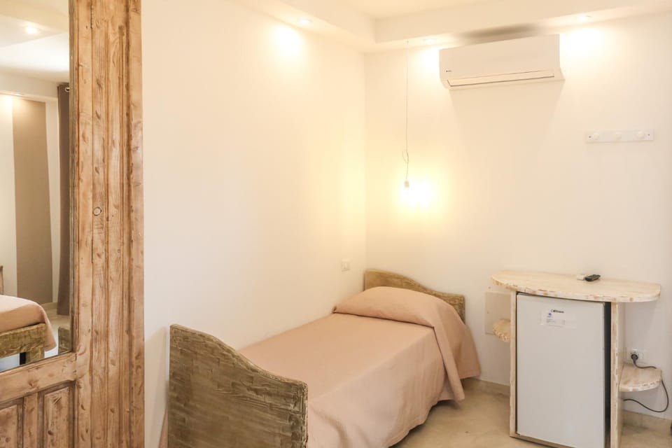 Bed, Bedroom, air conditioner