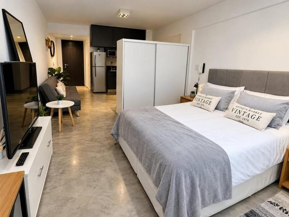 Communal lounge/ TV room, Bed, TV and multimedia, Kitchen or kitchenette, Photo of the whole room, Evening entertainment, Bedroom, oven, wardrobe