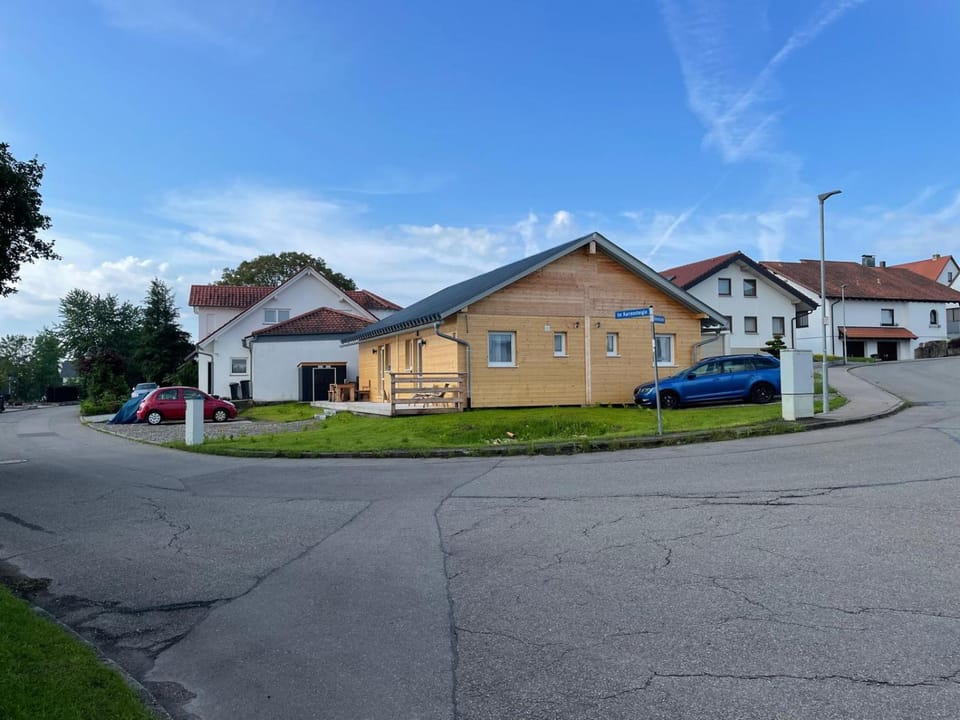 Property building, Neighbourhood, Street view, Location, Parking
