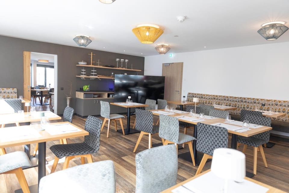 Restaurant/places to eat, Buffet breakfast