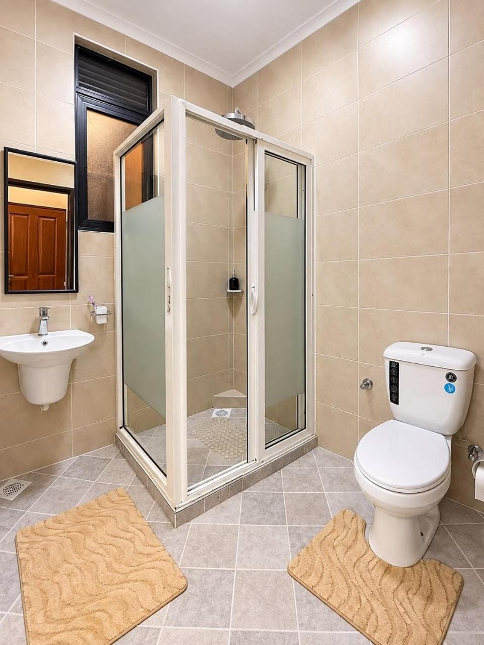 TraveltonHomes5 Bed and Breakfast in Kampala