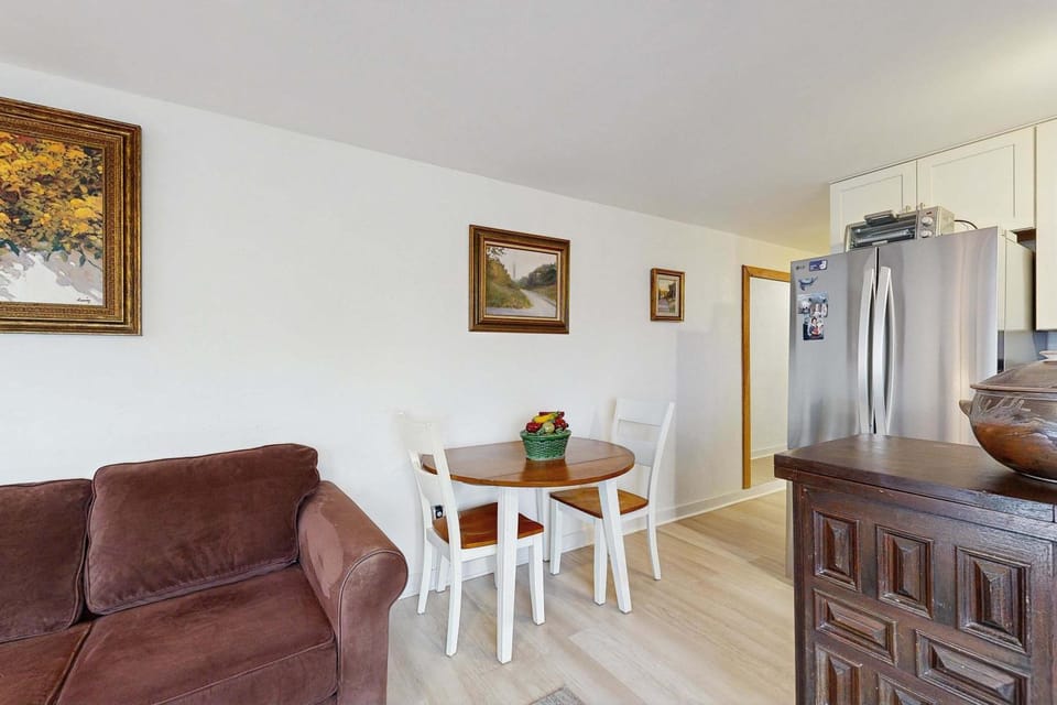 Cozy East End Condo Across the Street From the Beach House in Provincetown