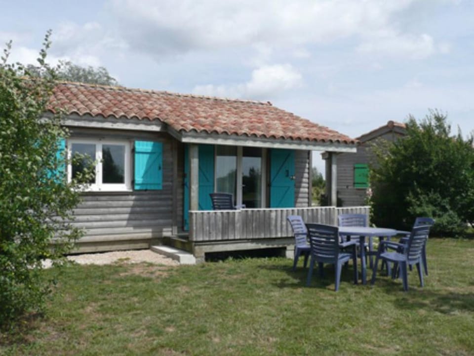 Chalet accueillant - 6 pers. - FR-1-1060-5 Campground/ 
RV Resort in Pays de la Loire