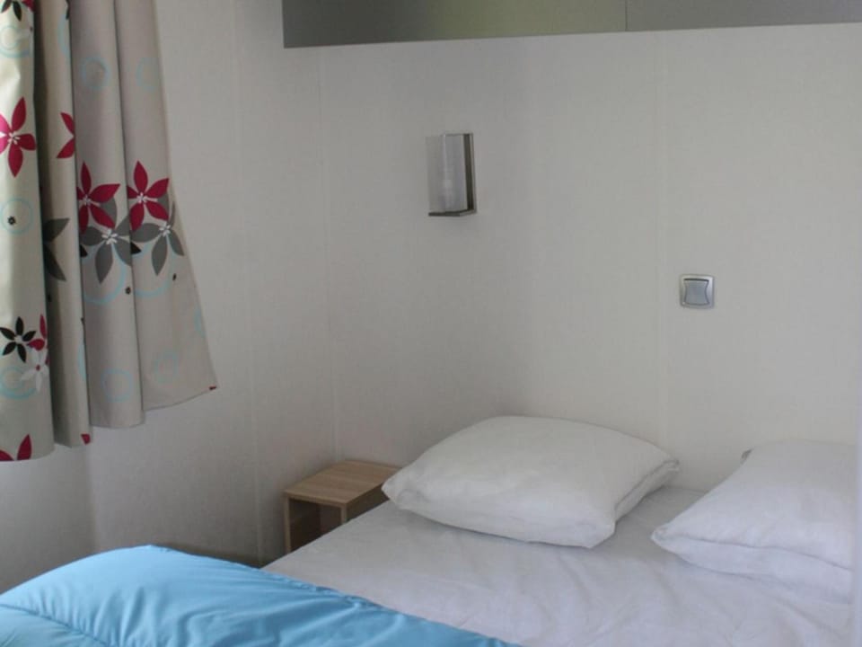 Mobil-home avec terrasse - 6 pers. - FR-1-1060-6 Campground/ 
RV Resort in Pays de la Loire