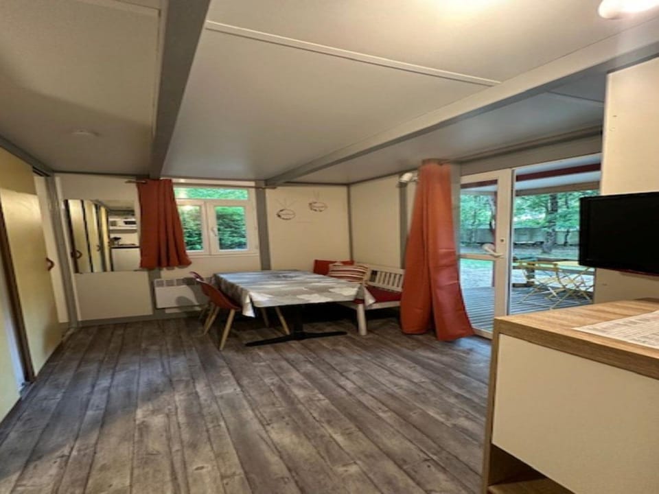 Chalet confortable, animaux admis - 4 pers. - FR-1-1062-1 Campground/ 
RV Resort in Occitanie
