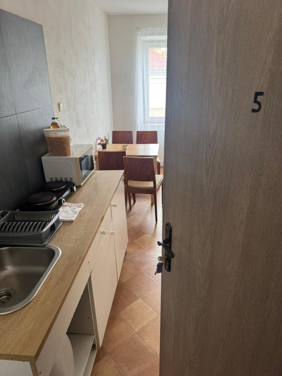 Kitchen or kitchenette, Dining area, stove