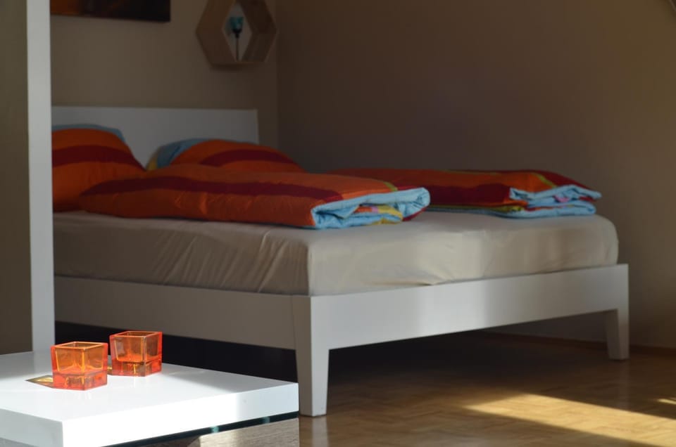 Photo of the whole room, Bedroom