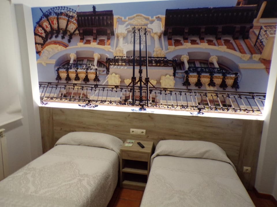 Hostal Serruchi Bed and Breakfast in Teruel