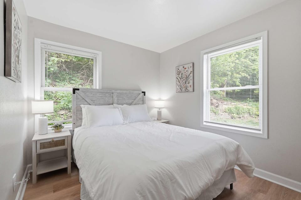 Pet-Friendly Madison 2BR with AC & Laundry House in Madison
