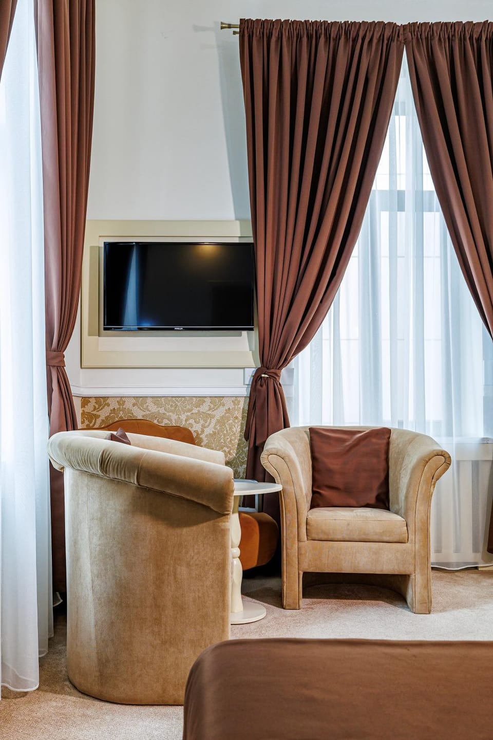 Bed, TV and multimedia, Photo of the whole room, Bedroom