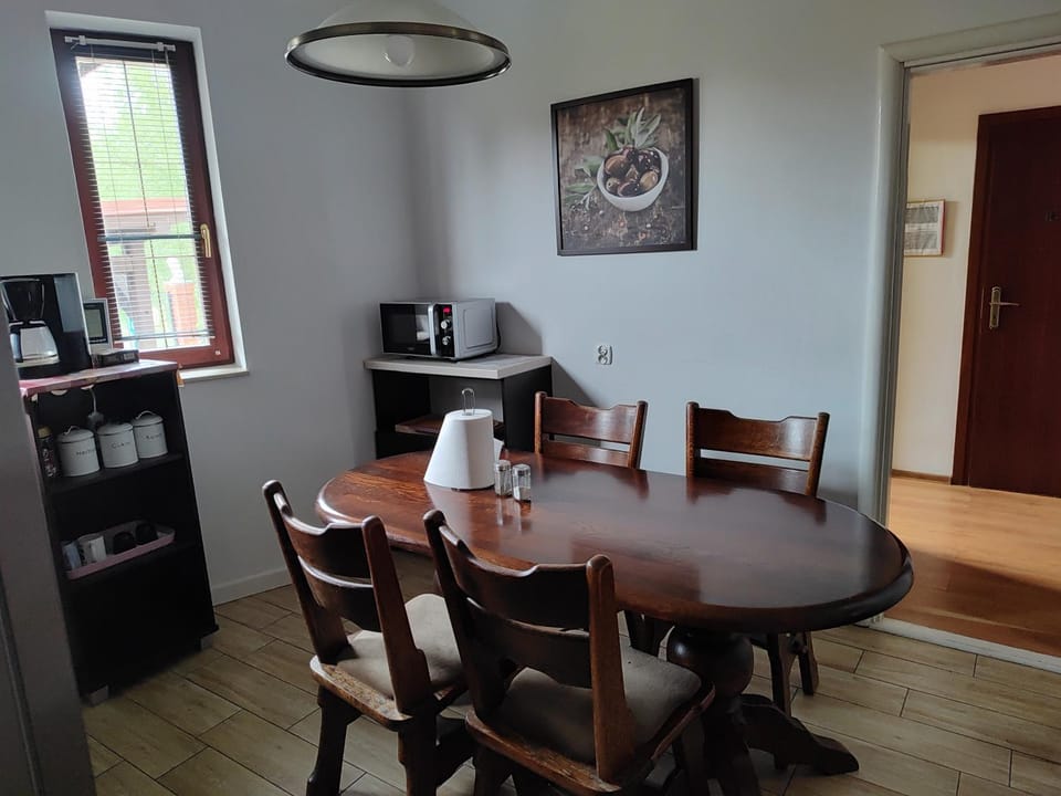 Kitchen or kitchenette, minibar, kitchen