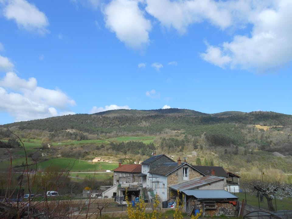Neighbourhood, Natural landscape