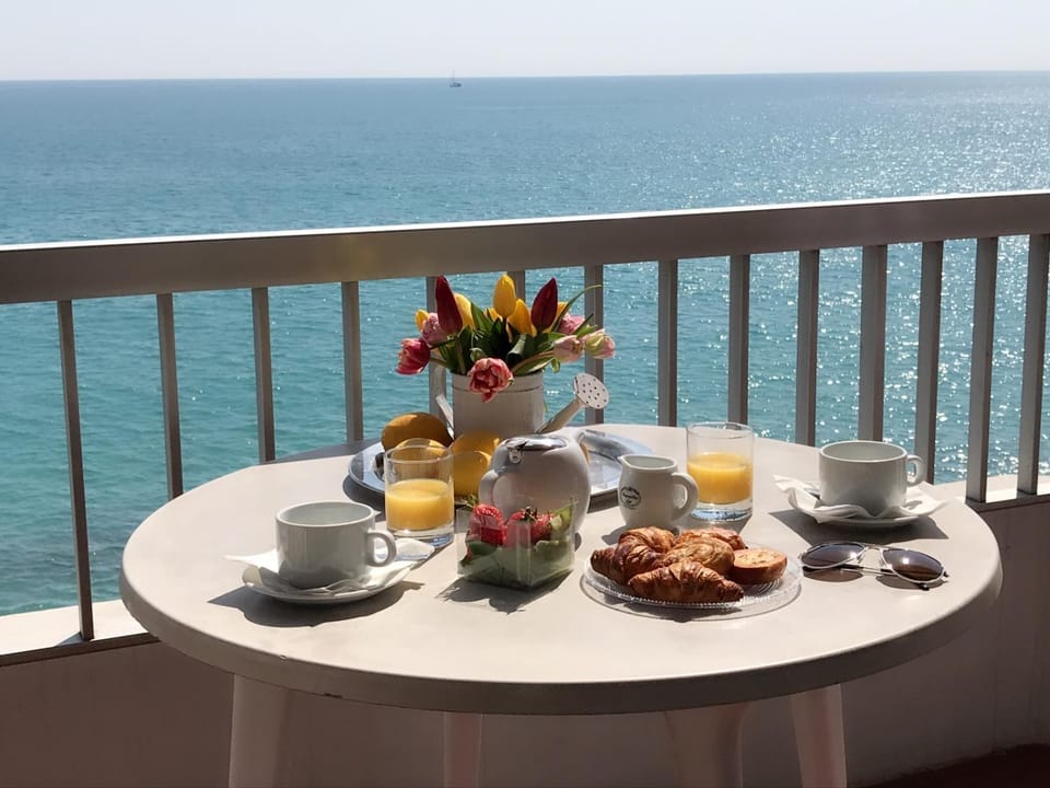Balcony/Terrace, Sea view, Continental breakfast