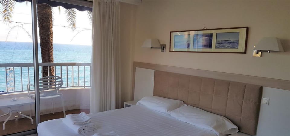 Bed, Balcony/Terrace, Sea view