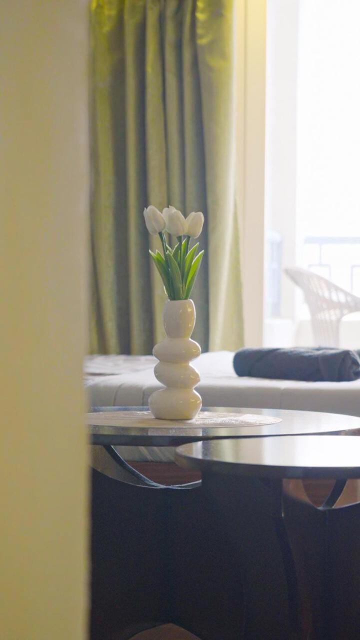 ELVORA Cozy Studio City Centre Mountain Views Apartment in Dehradun