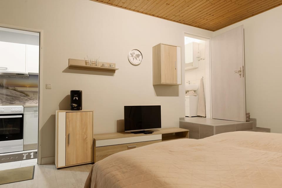 Living room, Bedroom
