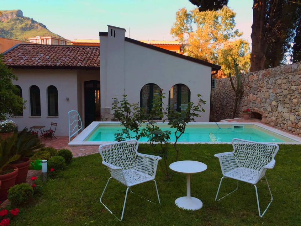 Patio, Day