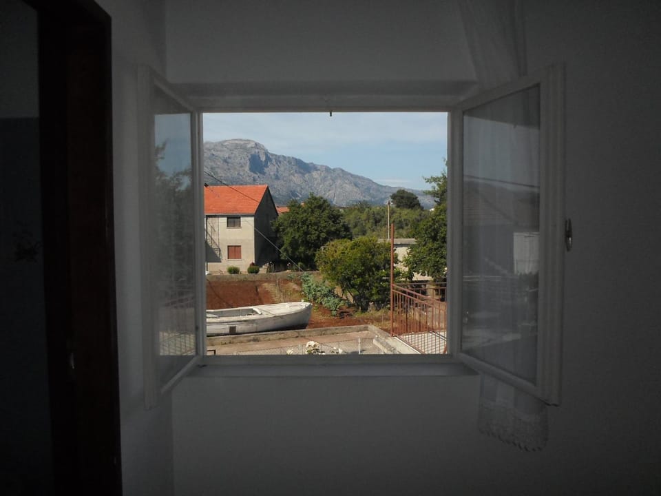 Neighbourhood, View (from property/room)