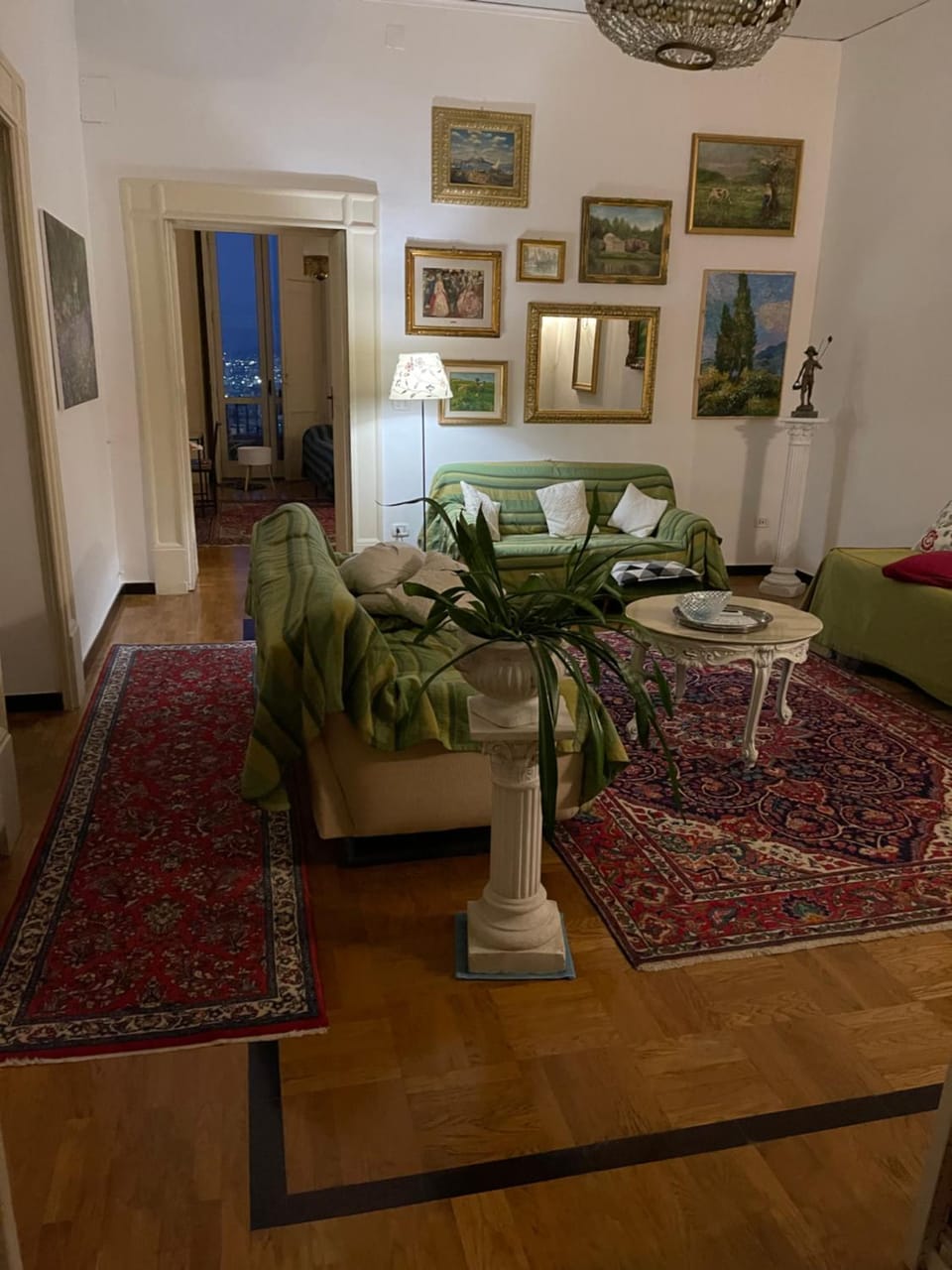 Communal lounge/ TV room