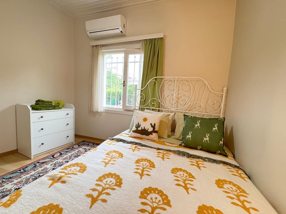 Bed, Bedroom, air conditioner
