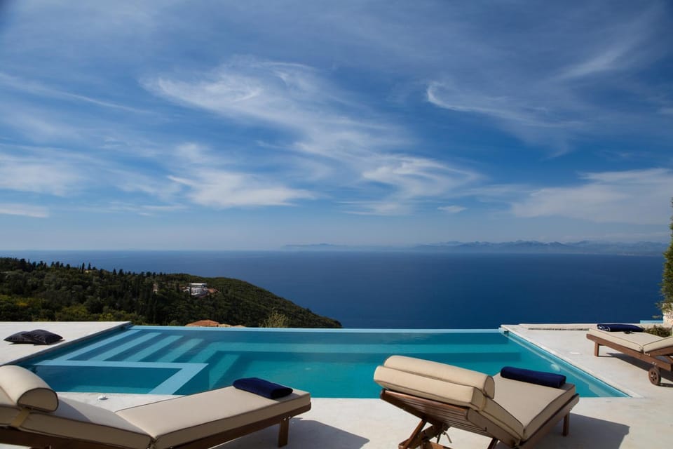 Mountain view, Pool view, Sea view