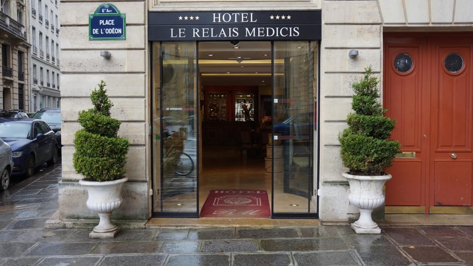 Facade/entrance